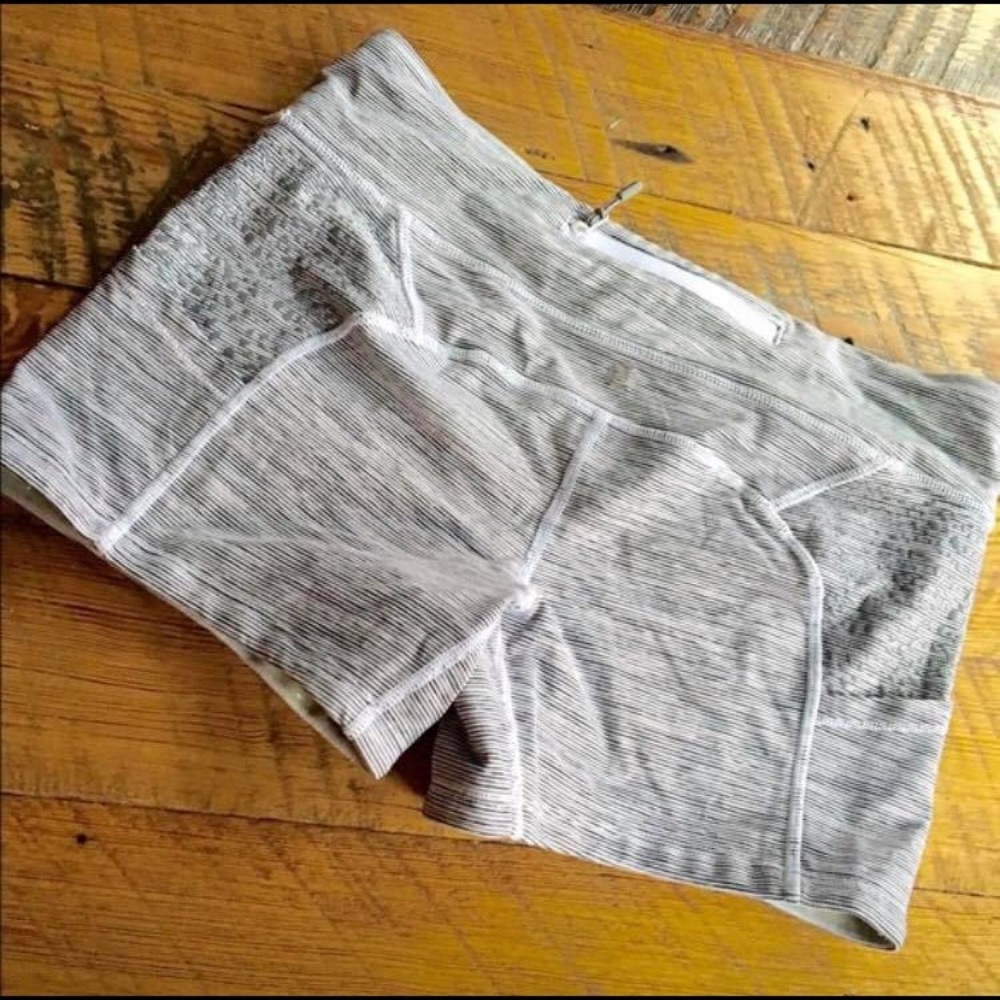 Lululemon gray shorty shorts size 8- rare